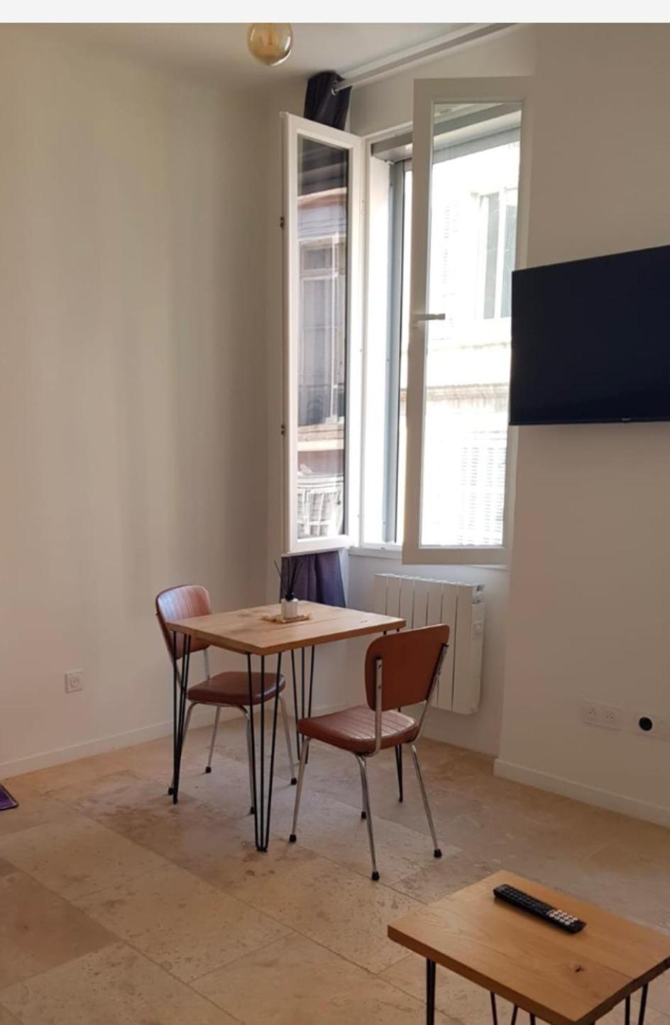Central And Comfortable Studio, Near Train Station Марсилия Екстериор снимка