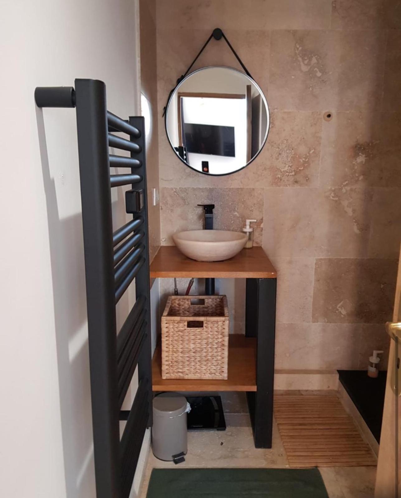 Central And Comfortable Studio, Near Train Station Марсилия Екстериор снимка
